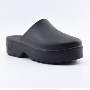 ROXY MADDY CLOG Effortless Style and Comfort Black Slip-On Platform Clog